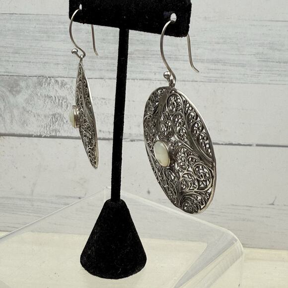 Sterling Silver 925 Filigree Round with Mother of Pearl Accent Earrings 23g - Picture 5 of 9